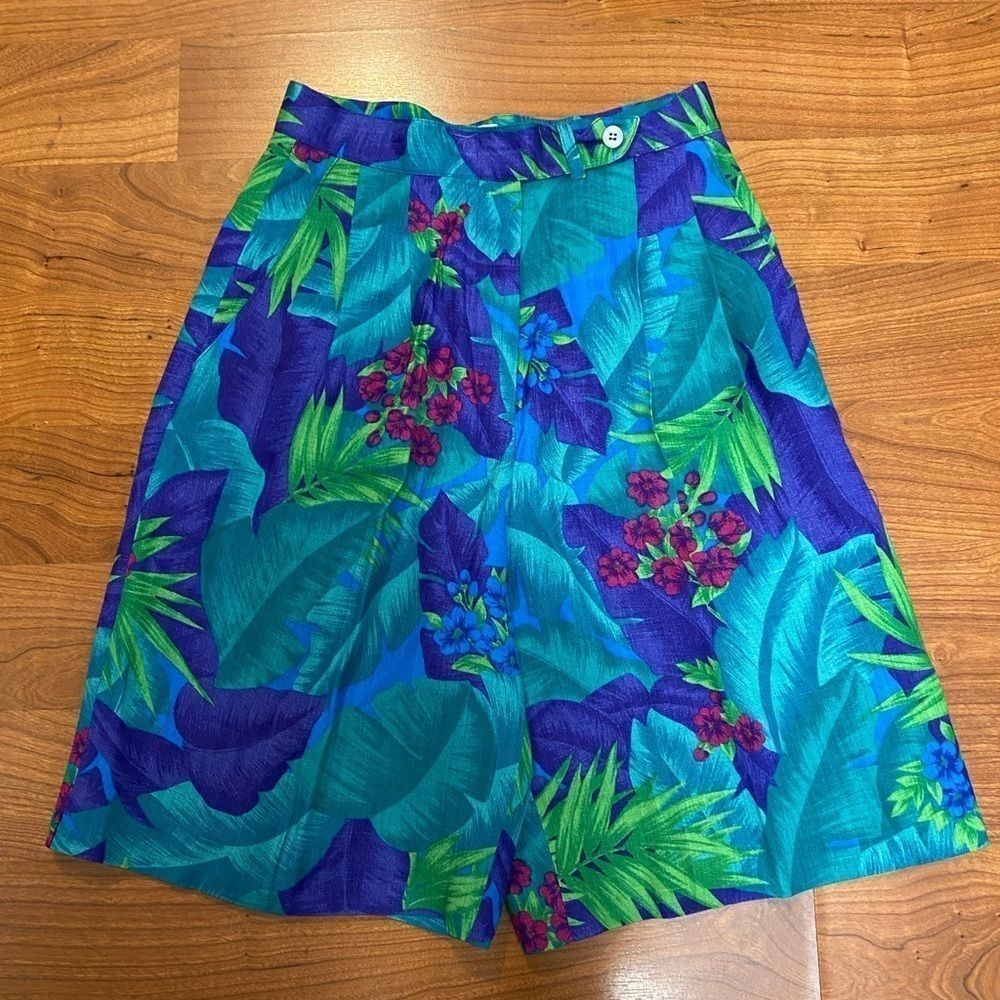Vintage woman’s Liz Claiborne high waisted tropical print short size 4